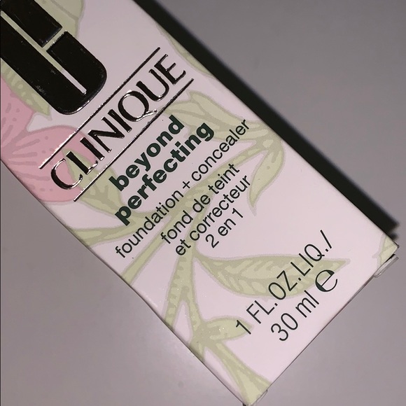 Clinique beyond perfecting foundation+concealer - Picture 7 of 9